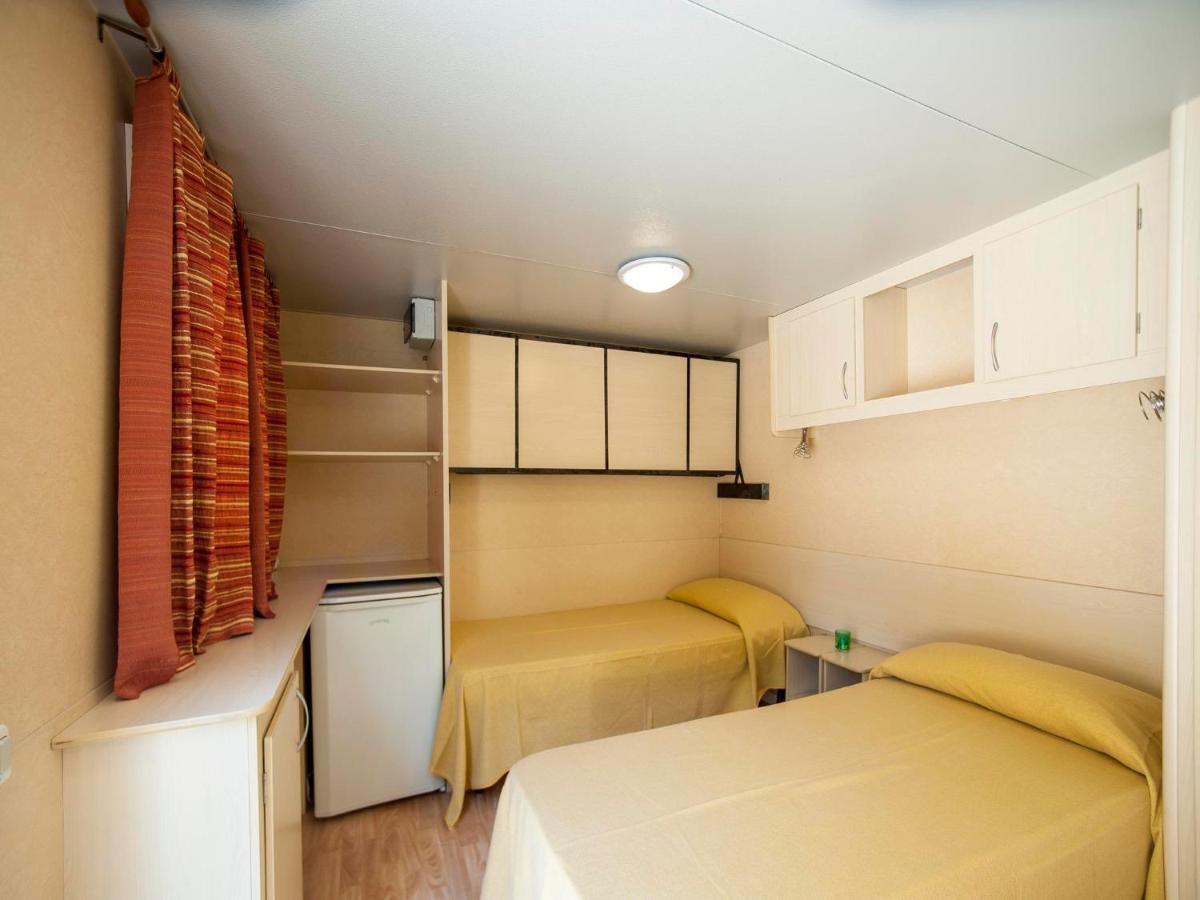 Hu Firenze Certosa Camping In Town Impruneta Room photo